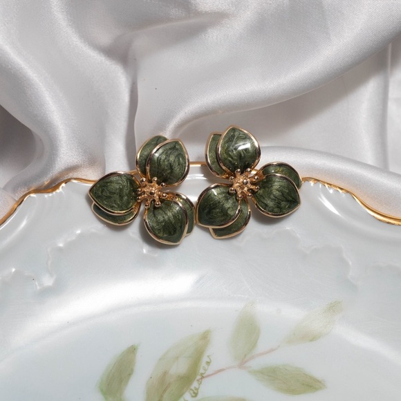 ✨Anthropologie Adela Green Floral Earrings - Picture 7 of 7